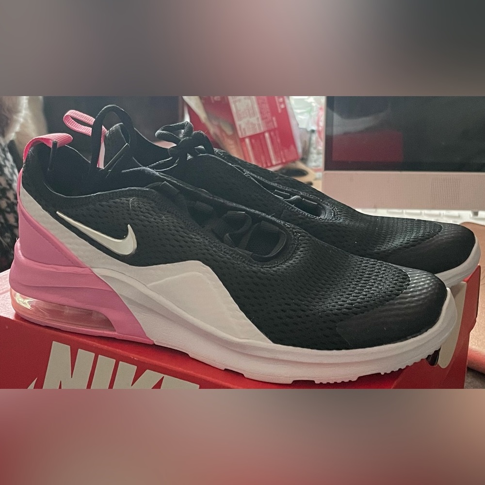 Nike Air Max Motion 2(GS) Big Kids Size 5Y brand new